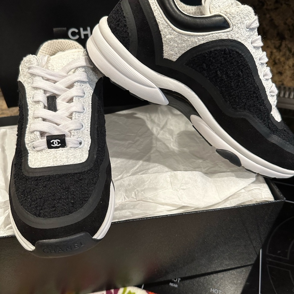 Chanel tweed and calfskin CC sneakers NIB 39